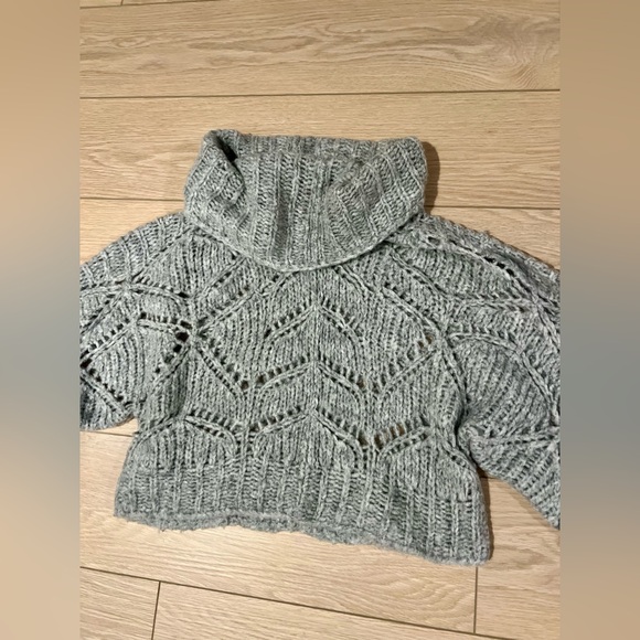 Free People Nimbus Cloud Cowl Neck Cropped Sweater size small gray - Picture 3 of 8